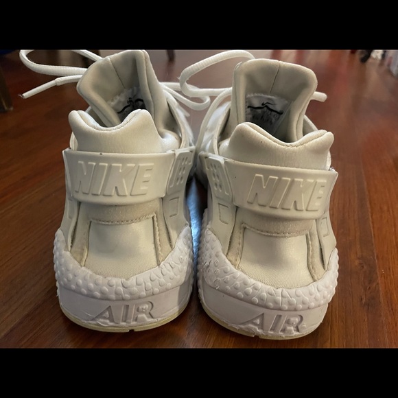 women’s nike huarache sneakers - Picture 3 of 3